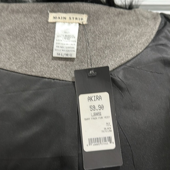 Akira Black Faux Fur Vest M/L NWT - Picture 5 of 8